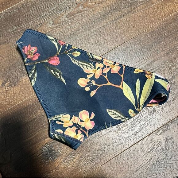 Triangl Swim Neoprene Bottoms - Picture 3 of 3